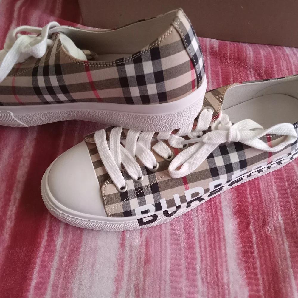 Burberry woman's shoes - Picture 9 of 16